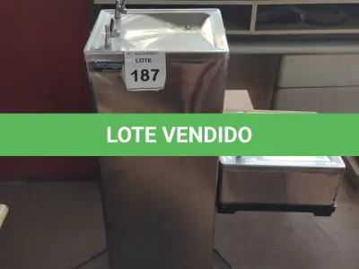 LOTE 187 - 01 BEBEDOURO CONJUGADO EM INOX. (NO ESTADO) ATENÇÃO! FAZER A VISITAÇÃO ANTES DE ARREMATAR, NÃO SABEMOS SE FUNCIONA, LEILÃO NÃO TEM GARANTIA E NEM DEVOLUÇÃO, SUJEITO A POSSÍVEIS AVARIAS VISÍVEIS/OCULTAS E/OU AUSÊNCIA DE COMPONENTES.