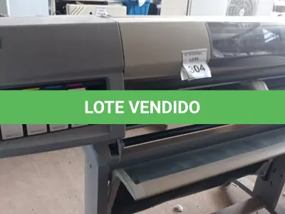 LOTE 304 - 01 PLOTTER MARCA HP MODELO DESIGNJET 5000PS. (NO ESTADO) ATENÇÃO! FAZER A VISITAÇÃO ANTES DE ARREMATAR, NÃO SABEMOS SE FUNCIONA, LEILÃO NÃO TEM GARANTIA E NEM DEVOLUÇÃO, SUJEITO A POSSÍVEIS AVARIAS VISÍVEIS/OCULTAS E/OU AUSÊNCIA DE COMPONENTES.