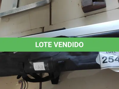 LOTE 254 - 02 EXPOSITORES DE CARTAZES. (NO ESTADO) ATENÇÃO! FAZER A VISITAÇÃO ANTES DE ARREMATAR, NÃO SABEMOS SE FUNCIONA, LEILÃO NÃO TEM GARANTIA E NEM DEVOLUÇÃO, SUJEITO A POSSÍVEIS AVARIAS VISÍVEIS/OCULTAS E/OU AUSÊNCIA DE COMPONENTES.