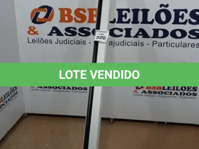 LOTE 320 - 01 TELA DE PROJEÇÃO. (NO ESTADO) ATENÇÃO! FAZER A VISITAÇÃO ANTES DE ARREMATAR, NÃO SABEMOS SE FUNCIONA, LEILÃO NÃO TEM GARANTIA E NEM DEVOLUÇÃO, SUJEITO A POSSÍVEIS AVARIAS VISÍVEIS/OCULTAS E/OU AUSÊNCIA DE COMPONENTES.