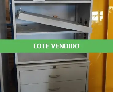 LOTE 260 - 02 ARMÁRIOS BAIXOS DE FERRO E TAMPO EM MADEIRA COM 03 GAVETAS E 01 PORTA CADA. (NO ESTADO) ATENÇÃO! FAZER A VISITAÇÃO ANTES DE ARREMATAR, NÃO SABEMOS SE FUNCIONA, LEILÃO NÃO TEM GARANTIA E NEM DEVOLUÇÃO, SUJEITO A POSSÍVEIS AVARIAS VISÍVEIS/OCULTAS E/OU AUSÊNCIA DE COMPONENTES.