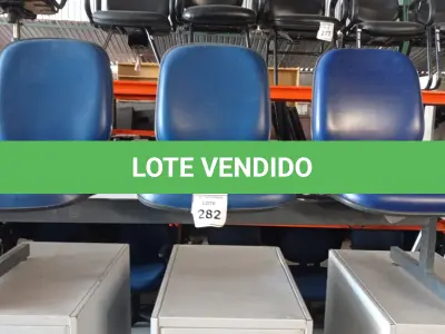 LOTE 282 - 01 LONGARINA DE 03 LUGARES. (NO ESTADO) ATENÇÃO! FAZER A VISITAÇÃO ANTES DE ARREMATAR, NÃO SABEMOS SE FUNCIONA, LEILÃO NÃO TEM GARANTIA E NEM DEVOLUÇÃO, SUJEITO A POSSÍVEIS AVARIAS VISÍVEIS/OCULTAS E/OU AUSÊNCIA DE COMPONENTES.