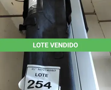 LOTE 254 - 02 EXPOSITORES DE CARTAZES. (NO ESTADO) ATENÇÃO! FAZER A VISITAÇÃO ANTES DE ARREMATAR, NÃO SABEMOS SE FUNCIONA, LEILÃO NÃO TEM GARANTIA E NEM DEVOLUÇÃO, SUJEITO A POSSÍVEIS AVARIAS VISÍVEIS/OCULTAS E/OU AUSÊNCIA DE COMPONENTES.