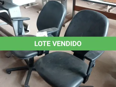 LOTE 312 - 02 CADEIRAS GIRATÓRIAS. (NO ESTADO) ATENÇÃO! FAZER A VISITAÇÃO ANTES DE ARREMATAR, NÃO SABEMOS SE FUNCIONA, LEILÃO NÃO TEM GARANTIA E NEM DEVOLUÇÃO, SUJEITO A POSSÍVEIS AVARIAS VISÍVEIS/OCULTAS E/OU AUSÊNCIA DE COMPONENTES.