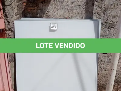 LOTE 375 - 05 PAINÉIS DE VIDRO NA COR BRANCO DE 1,32X1,19. (NO ESTADO) ATENÇÃO! FAZER A VISITAÇÃO ANTES DE ARREMATAR, NÃO SABEMOS SE FUNCIONA, LEILÃO NÃO TEM GARANTIA E NEM DEVOLUÇÃO, SUJEITO A POSSÍVEIS AVARIAS VISÍVEIS/OCULTAS E/OU AUSÊNCIA DE COMPONENTES.
