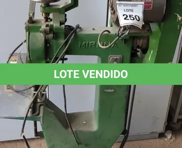 LOTE 250 - 01 GRAMPEADOR GRÁFICO INDUSTRIAL MARCA MIRUNA. (NO ESTADO) ATENÇÃO! FAZER A VISITAÇÃO ANTES DE ARREMATAR, NÃO SABEMOS SE FUNCIONA, LEILÃO NÃO TEM GARANTIA E NEM DEVOLUÇÃO, SUJEITO A POSSÍVEIS AVARIAS VISÍVEIS/OCULTAS E/OU AUSÊNCIA DE COMPONENTES.