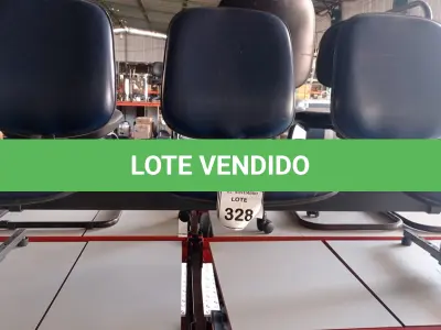 LOTE 328 - 01 LONGARINA COM 03 LUGARES. (NO ESTADO) ATENÇÃO! FAZER A VISITAÇÃO ANTES DE ARREMATAR, NÃO SABEMOS SE FUNCIONA, LEILÃO NÃO TEM GARANTIA E NEM DEVOLUÇÃO, SUJEITO A POSSÍVEIS AVARIAS VISÍVEIS/OCULTAS E/OU AUSÊNCIA DE COMPONENTES.