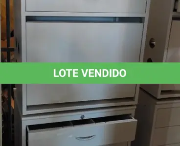 LOTE 156 - 02 ARMÁRIOS BAIXOS DE FERRO E TAMPO EM MADEIRA COM 03 GAVETAS E 01 PORTA CADA. (NO ESTADO) ATENÇÃO! FAZER A VISITAÇÃO ANTES DE ARREMATAR, NÃO SABEMOS SE FUNCIONA, LEILÃO NÃO TEM GARANTIA E NEM DEVOLUÇÃO, SUJEITO A POSSÍVEIS AVARIAS VISÍVEIS/OCULTAS E/OU AUSÊNCIA DE COMPONENTES.