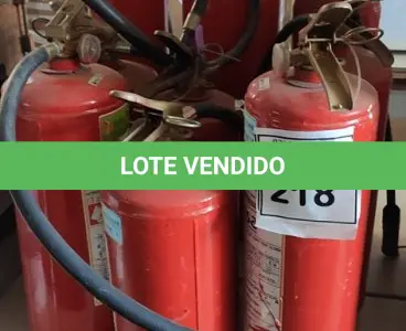 LOTE 218 - 09 EXTINTORES DE INCÊNDIO DE TAMANHOS DIVERSOS. (NO ESTADO) ATENÇÃO! FAZER A VISITAÇÃO ANTES DE ARREMATAR, NÃO SABEMOS SE FUNCIONA, LEILÃO NÃO TEM GARANTIA E NEM DEVOLUÇÃO, SUJEITO A POSSÍVEIS AVARIAS VISÍVEIS/OCULTAS E/OU AUSÊNCIA DE COMPONENTES.