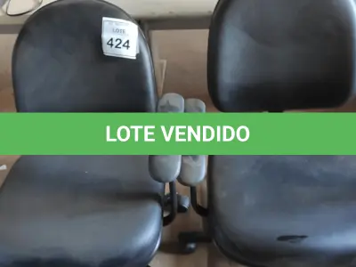 LOTE 424 - 02 CADEIRAS DE ESCRITÓRIO. (NO ESTADO) ATENÇÃO! FAZER A VISITAÇÃO ANTES DE ARREMATAR, NÃO SABEMOS SE FUNCIONA, LEILÃO NÃO TEM GARANTIA E NEM DEVOLUÇÃO, SUJEITO A POSSÍVEIS AVARIAS VISÍVEIS/OCULTAS E/OU AUSÊNCIA DE COMPONENTES.