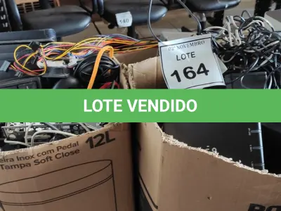 LOTE 164 - 01 LOTE COM GRANDE QUANTIDADE DE ROTEADORES, TECLADOS DE PC, MOUSES, FONTES E PERIFÉRICOS DIVERSOS. (NO ESTADO) ATENÇÃO! FAZER A VISITAÇÃO ANTES DE ARREMATAR, NÃO SABEMOS SE FUNCIONA, LEILÃO NÃO TEM GARANTIA E NEM DEVOLUÇÃO, SUJEITO A POSSÍVEIS AVARIAS VISÍVEIS/OCULTAS E/OU AUSÊNCIA DE COMPONENTES.