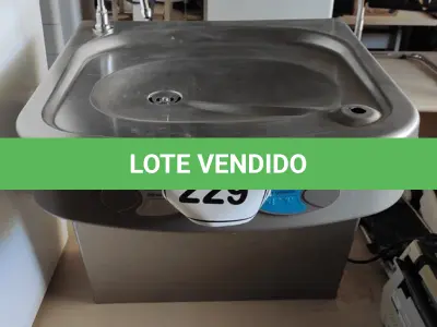 LOTE 229 - 01 BEBEDOURO DE PAREDE EM INOX MARCA IBBL. (NO ESTADO) ATENÇÃO! FAZER A VISITAÇÃO ANTES DE ARREMATAR, NÃO SABEMOS SE FUNCIONA, LEILÃO NÃO TEM GARANTIA E NEM DEVOLUÇÃO, SUJEITO A POSSÍVEIS AVARIAS VISÍVEIS/OCULTAS E/OU AUSÊNCIA DE COMPONENTES.