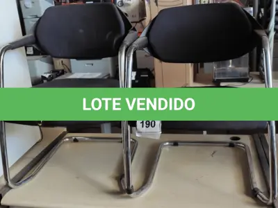 LOTE 190 - 02 CADEIRAS COM PÉS FIXOS. (NO ESTADO) ATENÇÃO! FAZER A VISITAÇÃO ANTES DE ARREMATAR, NÃO SABEMOS SE FUNCIONA, LEILÃO NÃO TEM GARANTIA E NEM DEVOLUÇÃO, SUJEITO A POSSÍVEIS AVARIAS VISÍVEIS/OCULTAS E/OU AUSÊNCIA DE COMPONENTES.