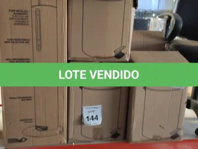 LOTE 144 - 03 LIXEIRAS INOX SEM TAMPA E 01 DISPENSE PARA ÁLCOOL EM GEL COM PEDAL. (NO ESTADO) ATENÇÃO! FAZER A VISITAÇÃO ANTES DE ARREMATAR, NÃO SABEMOS SE FUNCIONA, LEILÃO NÃO TEM GARANTIA E NEM DEVOLUÇÃO, SUJEITO A POSSÍVEIS AVARIAS VISÍVEIS/OCULTAS E/OU AUSÊNCIA DE COMPONENTES.