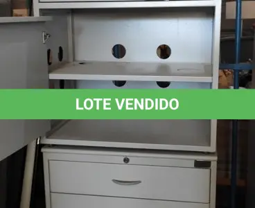 LOTE 211 - 02 ARMÁRIOS BAIXOS DE FERRO E TAMPO EM MADEIRA COM 03 GAVETAS E 01 PORTA CADA. (NO ESTADO) ATENÇÃO! FAZER A VISITAÇÃO ANTES DE ARREMATAR, NÃO SABEMOS SE FUNCIONA, LEILÃO NÃO TEM GARANTIA E NEM DEVOLUÇÃO, SUJEITO A POSSÍVEIS AVARIAS VISÍVEIS/OCULTAS E/OU AUSÊNCIA DE COMPONENTES.