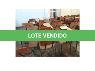 LOTE 052 - 35 CARTEIRAS ESCOLARES COM BRAÇOS, ASSENTOS E ENCOSTO (NO ESTADO DE CONSERVAÇÃO QUE SE ENCONTRAM); 