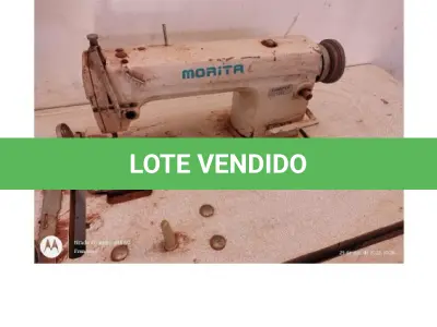 LOTE 061 - 03 MÁQUINAS DE COSTURA INDUSTRIAL RETA, COM MESA, MARCA MORTA; (NO ESTADO DE CONSERVAÇÃO QUE SE ENCONTRAM)