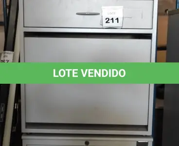 LOTE 211 - 02 ARMÁRIOS BAIXOS DE FERRO E TAMPO EM MADEIRA COM 03 GAVETAS E 01 PORTA CADA. (NO ESTADO) ATENÇÃO! FAZER A VISITAÇÃO ANTES DE ARREMATAR, NÃO SABEMOS SE FUNCIONA, LEILÃO NÃO TEM GARANTIA E NEM DEVOLUÇÃO, SUJEITO A POSSÍVEIS AVARIAS VISÍVEIS/OCULTAS E/OU AUSÊNCIA DE COMPONENTES.