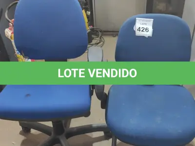 LOTE 426 - 02 CADEIRAS DE ESCRITÓRIO . (NO ESTADO) ATENÇÃO! FAZER A VISITAÇÃO ANTES DE ARREMATAR, NÃO SABEMOS SE FUNCIONA, LEILÃO NÃO TEM GARANTIA E NEM DEVOLUÇÃO, SUJEITO A POSSÍVEIS AVARIAS VISÍVEIS/OCULTAS E/OU AUSÊNCIA DE COMPONENTES.