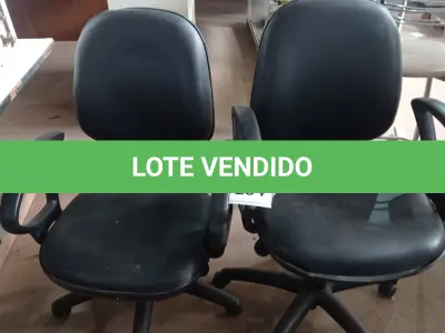 LOTE 234 - 02 CADEIRAS GIRATÓRIAS. (NO ESTADO) ATENÇÃO! FAZER A VISITAÇÃO ANTES DE ARREMATAR, NÃO SABEMOS SE FUNCIONA, LEILÃO NÃO TEM GARANTIA E NEM DEVOLUÇÃO, SUJEITO A POSSÍVEIS AVARIAS VISÍVEIS/OCULTAS E/OU AUSÊNCIA DE COMPONENTES.