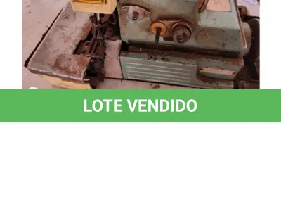 LOTE 074 - 03 MÁQUINAS DE COSTURA INDUSTRIAL, SENDO 01 OVERLOK, C/ MOTOR TRIFÁSICO C/5000 RPM, 01 AGULHA. LUBRIFICAÇÃO AUTOMÁTICA, MESA. MARCA FEIYING; 01 SUN ESPECILA - TRAVETE, CORTE DE LINHA ELEVANT. DE CALÇADOR SINCRONIZ, LUBRIF, AUTOM. CENTR. E DISTRIB. ATRAVES DE PAVIOS, BIVOLT E 01 RETA, COM LUBRIFICAÇÃO AUTOMÁTICA, ALTA ROTAÇÃO, MOTOR DE 5000 A 6000 RPM, COM MESA, MOD.5590 MARCA GENSY. (NO ESTADO DE CONSERVAÇÃO QUE SE ENCONTRAM);