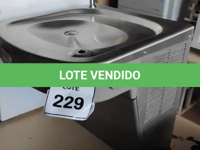 LOTE 229 - 01 BEBEDOURO DE PAREDE EM INOX MARCA IBBL. (NO ESTADO) ATENÇÃO! FAZER A VISITAÇÃO ANTES DE ARREMATAR, NÃO SABEMOS SE FUNCIONA, LEILÃO NÃO TEM GARANTIA E NEM DEVOLUÇÃO, SUJEITO A POSSÍVEIS AVARIAS VISÍVEIS/OCULTAS E/OU AUSÊNCIA DE COMPONENTES.