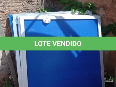 LOTE 376 - 06 PAINÉIS DE VIDRO NA COR AZUL DE 1,27X1,19. (NO ESTADO) ATENÇÃO! FAZER A VISITAÇÃO ANTES DE ARREMATAR, NÃO SABEMOS SE FUNCIONA, LEILÃO NÃO TEM GARANTIA E NEM DEVOLUÇÃO, SUJEITO A POSSÍVEIS AVARIAS VISÍVEIS/OCULTAS E/OU AUSÊNCIA DE COMPONENTES.