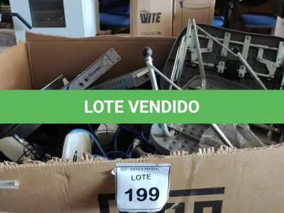 LOTE 199 - 01 LOTE COM GRANDE QUANTIDADE DE APARELHOS DE TELEFONE, FONTES, 02 SUPORTES PARA PÉS E ELETRÔNICOS DIVERSOS. (NO ESTADO) ATENÇÃO! FAZER A VISITAÇÃO ANTES DE ARREMATAR, NÃO SABEMOS SE FUNCIONA, LEILÃO NÃO TEM GARANTIA E NEM DEVOLUÇÃO, SUJEITO A POSSÍVEIS AVARIAS VISÍVEIS/OCULTAS E/OU AUSÊNCIA DE COMPONENTES.