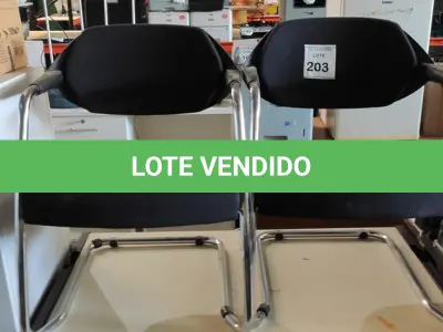 LOTE 203 - 02 CADEIRAS DE PÉS FIXOS. (NO ESTADO) ATENÇÃO! FAZER A VISITAÇÃO ANTES DE ARREMATAR, NÃO SABEMOS SE FUNCIONA, LEILÃO NÃO TEM GARANTIA E NEM DEVOLUÇÃO, SUJEITO A POSSÍVEIS AVARIAS VISÍVEIS/OCULTAS E/OU AUSÊNCIA DE COMPONENTES.