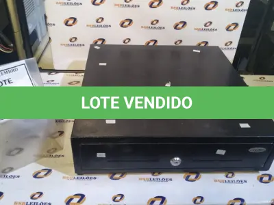 LOTE 250 - 01 GAVETA DE DINHEIRO. (NO ESTADO) ATENÇÃO! FAZER A VISITAÇÃO ANTES DE ARREMATAR, NÃO SABEMOS SE FUNCIONA, LEILÃO NÃO TEM GARANTIA E NEM DEVOLUÇÃO, SUJEITO A POSSÍVEIS AVARIAS VISÍVEIS/OCULTAS E/OU AUSÊNCIA DE COMPONENTES.