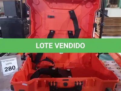 LOTE 280 - 01 MALETA CASE. (NO ESTADO) ATENÇÃO! FAZER A VISITAÇÃO ANTES DE ARREMATAR, NÃO SABEMOS SE FUNCIONA, LEILÃO NÃO TEM GARANTIA E NEM DEVOLUÇÃO, SUJEITO A POSSÍVEIS AVARIAS VISÍVEIS/OCULTAS E/OU AUSÊNCIA DE COMPONENTES.