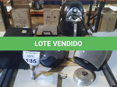 LOTE 135 - 01 AIR FRYER MARCA MONDIAL, 01 FORNO ELÉTRICO MARCA BRITÂNIA, 02 SANDUICHEIRAS E 01 CHAPEIRA DE BAIXA PRESSÃO. (NO ESTADO) ATENÇÃO! FAZER A VISITAÇÃO ANTES DE ARREMATAR, NÃO SABEMOS SE FUNCIONA, LEILÃO NÃO TEM GARANTIA E NEM DEVOLUÇÃO, SUJEITO A POSSÍVEIS AVARIAS VISÍVEIS/OCULTAS E/OU AUSÊNCIA DE COMPONENTES.