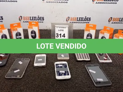 LOTE 314 - 01 LOTE COM VÁRIOS MOUSES PARA PC E SMARTFONES DE MARCAS E MODELOS DIVERSOS. (NO ESTADO) ATENÇÃO! FAZER A VISITAÇÃO ANTES DE ARREMATAR, NÃO SABEMOS SE FUNCIONA, LEILÃO NÃO TEM GARANTIA E NEM DEVOLUÇÃO, SUJEITO A POSSÍVEIS AVARIAS VISÍVEIS/OCULTAS E/OU AUSÊNCIA DE COMPONENTES.