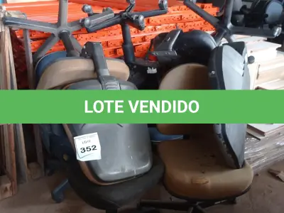 LOTE 352 - 01 LOTE COM VÁRIAS CADEIRAS DE ESCRITÓRIO PARA RETIRADA DE PEÇAS. (NO ESTADO) ATENÇÃO! FAZER A VISITAÇÃO ANTES DE ARREMATAR, NÃO SABEMOS SE FUNCIONA, LEILÃO NÃO TEM GARANTIA E NEM DEVOLUÇÃO, SUJEITO A POSSÍVEIS AVARIAS VISÍVEIS/OCULTAS E/OU AUSÊNCIA DE COMPONENTES.