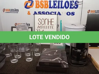 LOTE 305 - 01 CAFETEIRA, 02 VASILHAS DE PLÁSTICO, 08 COPOS DE VIDRO, 01 JARRA, 01 LIXEIRA DE BANHEIRO E UTENSÍLIOS DIVERSOS. (NO ESTADO) ATENÇÃO! FAZER A VISITAÇÃO ANTES DE ARREMATAR, NÃO SABEMOS SE FUNCIONA, LEILÃO NÃO TEM GARANTIA E NEM DEVOLUÇÃO, SUJEITO A POSSÍVEIS AVARIAS VISÍVEIS/OCULTAS E/OU AUSÊNCIA DE COMPONENTES.