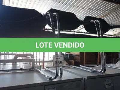 LOTE 355 - 03 CADEIRAS COM PÉS FIXOS. (NO ESTADO) ATENÇÃO! FAZER A VISITAÇÃO ANTES DE ARREMATAR, NÃO SABEMOS SE FUNCIONA, LEILÃO NÃO TEM GARANTIA E NEM DEVOLUÇÃO, SUJEITO A POSSÍVEIS AVARIAS VISÍVEIS/OCULTAS E/OU AUSÊNCIA DE COMPONENTES.