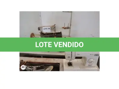 LOTE 078 - 03 MÁQUINAS DE COSTURA INDUSTRIAL, SENDO 01 GALONEIRA, C/ 03 AGULHA, MOTOR SILENCIOSO DE 3.450RPM, DIMENS. ESTANTE 110X500CM (COM GABINETE). ALTURA: 113CM. – BRUCE, 01 RETA, INDUSTRIAL, LUBRIFICAÇÃO AUTOMÁTICA, ALTA ROTAÇÃO MOTOR DE 6000 A 7000 E 01 DOMÉSTICA - DESCRIÇÃO: PORTÁTIL - MARCA: SINGER. (NO ESTADO DE CONSERVAÇÃO QUE SE ENCONTRAM)