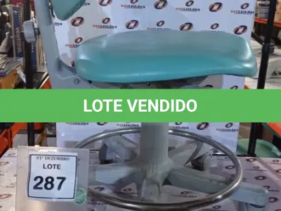 LOTE 287 - 01 CADEIRA MOCHO GIRATÓRIA. (NO ESTADO) ATENÇÃO! FAZER A VISITAÇÃO ANTES DE ARREMATAR, NÃO SABEMOS SE FUNCIONA, LEILÃO NÃO TEM GARANTIA E NEM DEVOLUÇÃO, SUJEITO A POSSÍVEIS AVARIAS VISÍVEIS/OCULTAS E/OU AUSÊNCIA DE COMPONENTES.