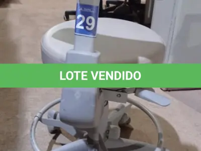 LOTE 318 - 01 CADEIRA MOCHO GIRATÓRIA. (NO ESTADO) ATENÇÃO! FAZER A VISITAÇÃO ANTES DE ARREMATAR, NÃO SABEMOS SE FUNCIONA, LEILÃO NÃO TEM GARANTIA E NEM DEVOLUÇÃO, SUJEITO A POSSÍVEIS AVARIAS VISÍVEIS/OCULTAS E/OU AUSÊNCIA DE COMPONENTES.