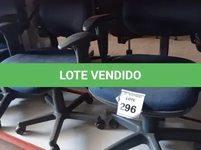 LOTE 296 - 03 CADEIRAS GIRATÓRIAS. (NO ESTADO) ATENÇÃO! FAZER A VISITAÇÃO ANTES DE ARREMATAR, NÃO SABEMOS SE FUNCIONA, LEILÃO NÃO TEM GARANTIA E NEM DEVOLUÇÃO, SUJEITO A POSSÍVEIS AVARIAS VISÍVEIS/OCULTAS E/OU AUSÊNCIA DE COMPONENTES.