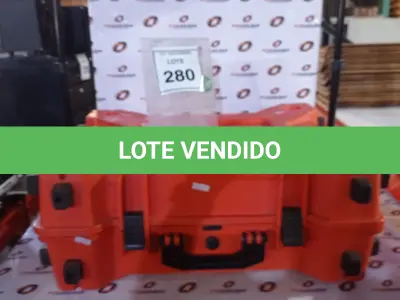 LOTE 280 - 01 MALETA CASE. (NO ESTADO) ATENÇÃO! FAZER A VISITAÇÃO ANTES DE ARREMATAR, NÃO SABEMOS SE FUNCIONA, LEILÃO NÃO TEM GARANTIA E NEM DEVOLUÇÃO, SUJEITO A POSSÍVEIS AVARIAS VISÍVEIS/OCULTAS E/OU AUSÊNCIA DE COMPONENTES.
