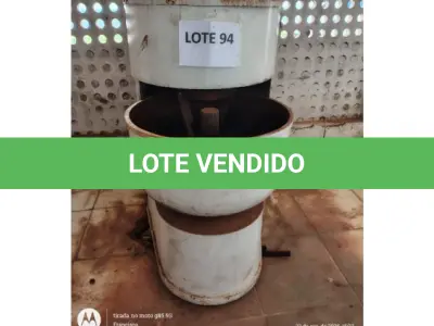 LOTE 094 - 01 AMASSADEIRA ELETRICA 220/380 V, MOTOR 2,5/4,0 HP, COM DUAS VELOCIDADES, 50 Kg DE FARINHA DE TRIGO/80 Kg DE MASSA PRONTA, MODELO AES-80 MARCA SCHEFFER. (NO ESTADO DE CONSERVAÇÃO QUE SE ENCONTRA)