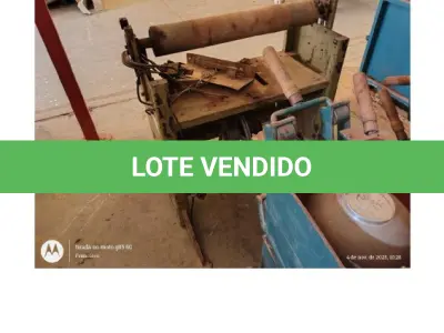 LOTE 118 - 07 FORMAS DE MODELAGEM DE BOLA, TIPO: BOLAS DE HANDEBOL MIRIM, ESTRUTURA EM FERRO 10 20, COM FECHAMENTO POR HASTE PARA ABRIR EM FERRO E 01 MÁQUINA INDUSTRIAL P/ CORTE E VINCO DE MATERIAL SINTETICO USADO NA FABRICAÇÃO DE BOLA. MANUAL ACIONAMENTO ELETRICO, ACOMPANHADA DE 03 JOGOS DE FACAS