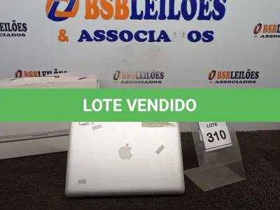 LOTE 310 - 01 MACBOOK MARCA APPLE. (NO ESTADO) ATENÇÃO! FAZER A VISITAÇÃO ANTES DE ARREMATAR, NÃO SABEMOS SE FUNCIONA, LEILÃO NÃO TEM GARANTIA E NEM DEVOLUÇÃO, SUJEITO A POSSÍVEIS AVARIAS VISÍVEIS/OCULTAS E/OU AUSÊNCIA DE COMPONENTES.