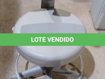 LOTE 318 - 01 CADEIRA MOCHO GIRATÓRIA. (NO ESTADO) ATENÇÃO! FAZER A VISITAÇÃO ANTES DE ARREMATAR, NÃO SABEMOS SE FUNCIONA, LEILÃO NÃO TEM GARANTIA E NEM DEVOLUÇÃO, SUJEITO A POSSÍVEIS AVARIAS VISÍVEIS/OCULTAS E/OU AUSÊNCIA DE COMPONENTES.