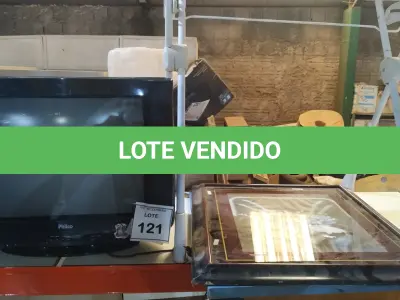 LOTE 121 - 01 TV DE TUBO MARCA PHILCO, 01 BANHEIRA DE CRIANÇA E 02 QUADROS. (NO ESTADO) ATENÇÃO! FAZER A VISITAÇÃO ANTES DE ARREMATAR, NÃO SABEMOS SE FUNCIONA, LEILÃO NÃO TEM GARANTIA E NEM DEVOLUÇÃO, SUJEITO A POSSÍVEIS AVARIAS VISÍVEIS/OCULTAS E/OU AUSÊNCIA DE COMPONENTES.