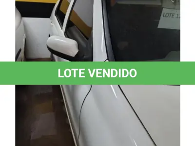 LOTE 122 - 01 VEÍCULO MARCA FIAT, MODELO PALIO HLX FLEX, 04 PORTAS, 05 PASSAGEIROS, ANO 2004 FLEX, COR BRANCO BANCHISA, AR-CONDICIONADO, MOTOR 110 HP, PLACA JFP-6556 – RENAVAM 00831635991 – CHASSI Nº 9BD17141C42467273. (NO ESTADO DE CONSERVAÇÃO QUE SE ENCONTRA)