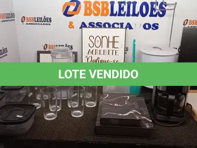 LOTE 305 - 01 CAFETEIRA, 02 VASILHAS DE PLÁSTICO, 08 COPOS DE VIDRO, 01 JARRA, 01 LIXEIRA DE BANHEIRO E UTENSÍLIOS DIVERSOS. (NO ESTADO) ATENÇÃO! FAZER A VISITAÇÃO ANTES DE ARREMATAR, NÃO SABEMOS SE FUNCIONA, LEILÃO NÃO TEM GARANTIA E NEM DEVOLUÇÃO, SUJEITO A POSSÍVEIS AVARIAS VISÍVEIS/OCULTAS E/OU AUSÊNCIA DE COMPONENTES.