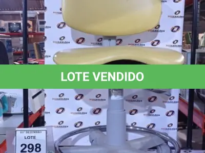 LOTE 298 - 01 CADEIRA MOCHO GIRATÓRIA. (NO ESTADO) ATENÇÃO! FAZER A VISITAÇÃO ANTES DE ARREMATAR, NÃO SABEMOS SE FUNCIONA, LEILÃO NÃO TEM GARANTIA E NEM DEVOLUÇÃO, SUJEITO A POSSÍVEIS AVARIAS VISÍVEIS/OCULTAS E/OU AUSÊNCIA DE COMPONENTES.