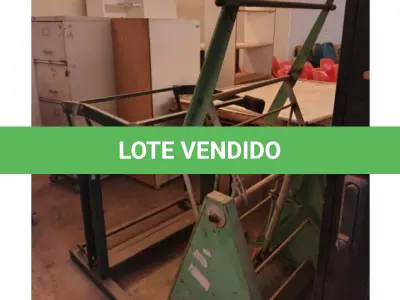 LOTE 083 - 16 ITENS, CONTENDO RACK DE PISO, ARQUIVOS DE AÇO, QUADROS BRANCOS NÃO MAGNÉTICO C/ APAGADOR, MESA FUNCIONÁRIO EM MADEIRA C/ 3 GAVETAS, ARMÁRIOS FECHADOS TAMPO SUPERIOR EM FORMING, COR CINZA, C/ 5 PRATELEIRAS E 2 PORTAS, GAVETEIRO EM MDF C/ 4 GAVETAS, PRANCHETAS PARA DESENHO-MESA, ARMÁRIO AÇO, MEDINDO: 1980 X 900 X 500MM, CONTENDO DUAS PORTAS, 4 PRATELEIRAS AJUSTÁVEIS, E FECHADURA COM CHAVE, CONFECCIONADO EM CHAPA DE AÇO N° 20, MESAS E BALCÃO EM MADEIRA COM PORTAS; ( NO ESTADO DE CONSERVAÇÃO QUE SE ENCONTRAM)